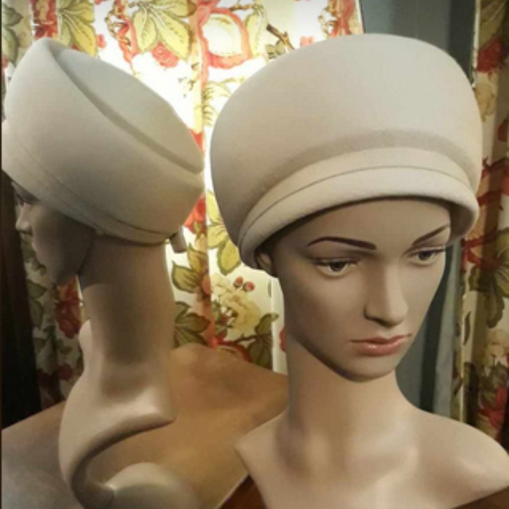 Vintage white Cloche "pillbox" style hat